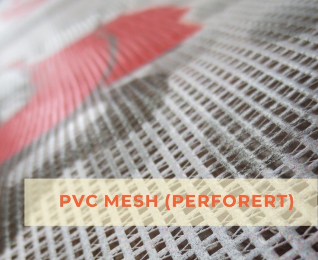 PVC Mesh er banner med små huller/ perforering. 